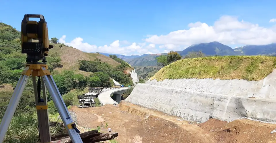 GEODATUM SAS - Servicio de Levantamientos topográficos y sistemas GNSS